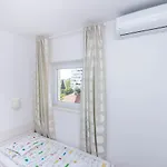 Charming Close To Bacvice And Center *