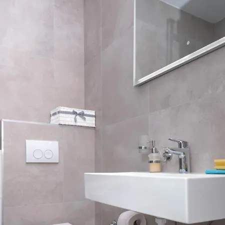 Charming Close To Bacvice And Center Lägenhet