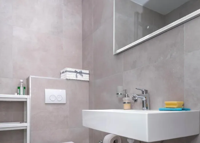 Charming Close To Bacvice And Center شقة